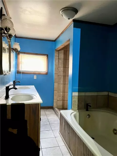 Bath - 111 Longfellow, Vandergrift, PA 15690 photo 1 of 2