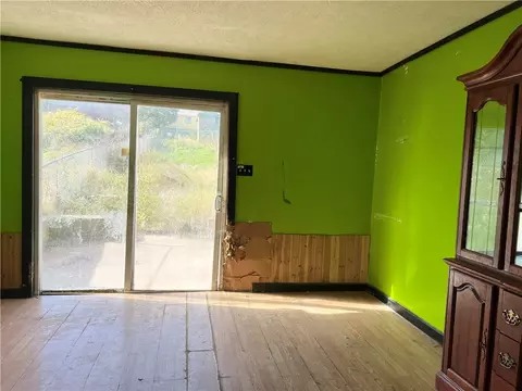Living - 111 Longfellow, Vandergrift, PA 15690 photo 2 of 2