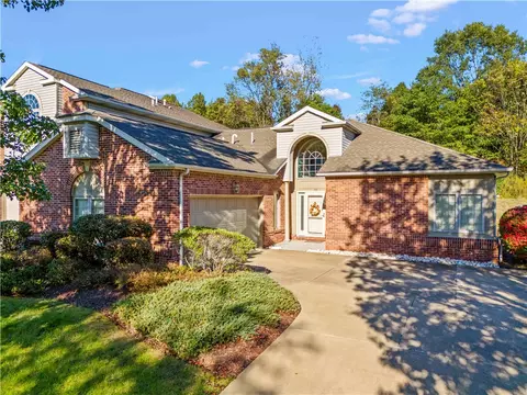 165 Fairway Landings Dr, Canonsburg, PA 15317