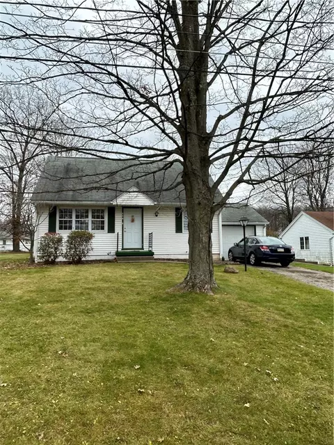 654 Lyle Dr, Hermitage, PA 16148