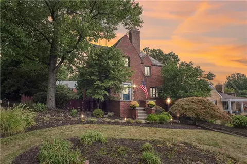 489 Parkview Dr, Pittsburgh, PA 15243
