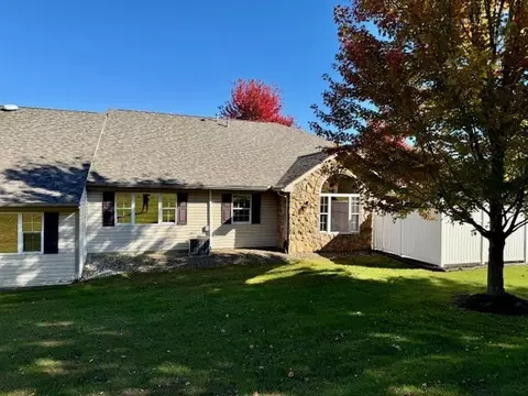 317 Florine Ln #17C, New Castle, PA 16101