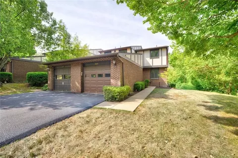 2820 Bingham Dr, Pittsburgh, PA 15241