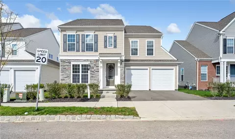 704 Withers Park Dr, Cranberry Township, PA 16066
