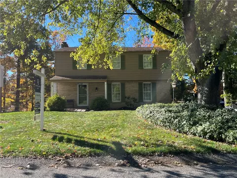 2429 Foxfield Dr, Glenshaw, PA 15116