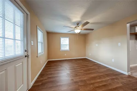 585 Maple Ave, Washington, PA 15301 photo 2