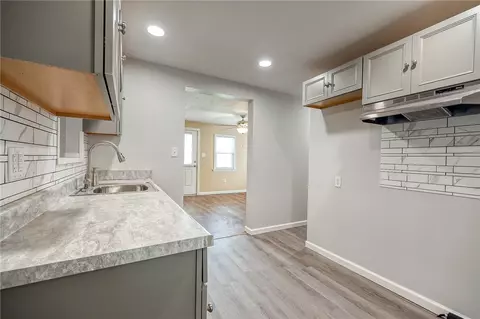 585 Maple Ave, Washington, PA 15301 photo 5