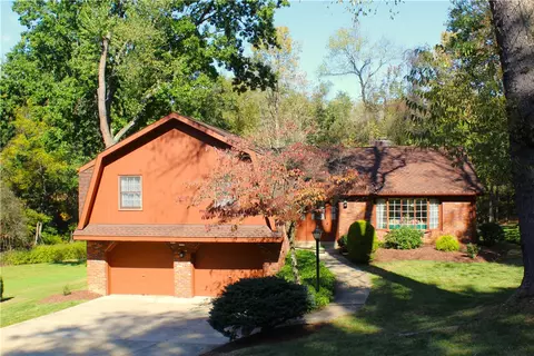 235 Gateshead Dr, Mcmurray, PA 15317
