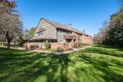 2601 Leona Ln, Coraopolis, PA 15108