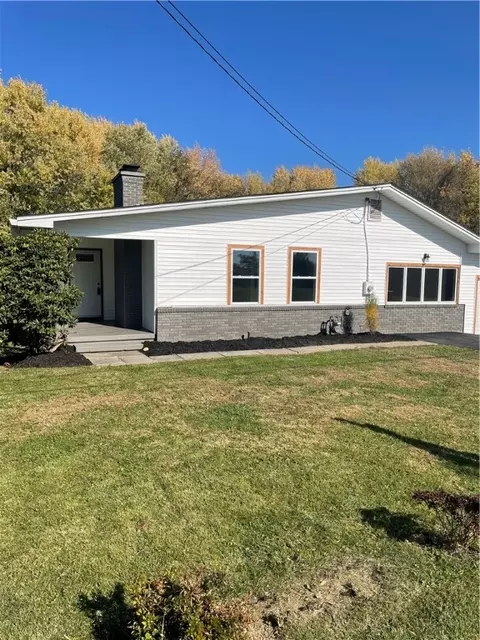 222 S Pine St, Carmichaels, PA 15320