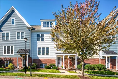 204 Venango Trl, Mars, PA 16046
