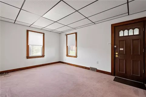 Living - 22 Coraopolis Rd, Coraopolis, PA 15108 photo 1 of 5