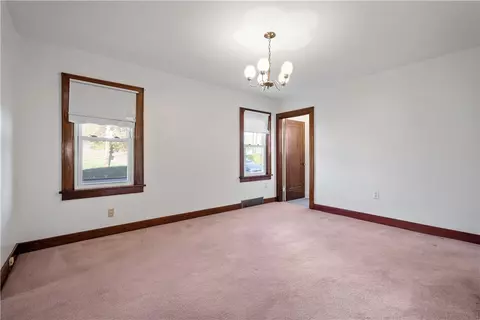 Living - 22 Coraopolis Rd, Coraopolis, PA 15108 photo 5 of 5