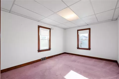 Bedroom - 22 Coraopolis Rd, Coraopolis, PA 15108 photo 2 of 6