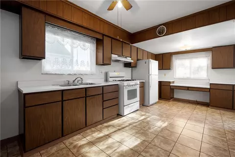 Kitchen - 22 Coraopolis Rd, Coraopolis, PA 15108 photo 1 of 1
