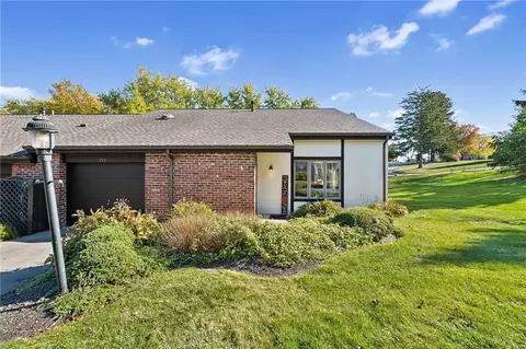 131 Queens Way, Canonsburg, PA 15317