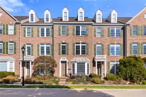 244 Park Square Ln, Pittsburgh, PA 15238