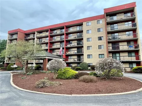 1987 Centurion Dr #111, Pittsburgh, PA 15221