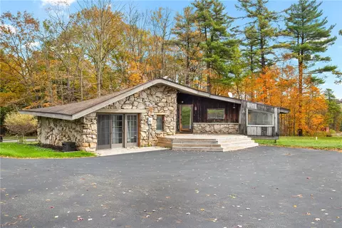887 Stutzmantown Rd, Friedens, PA 15541