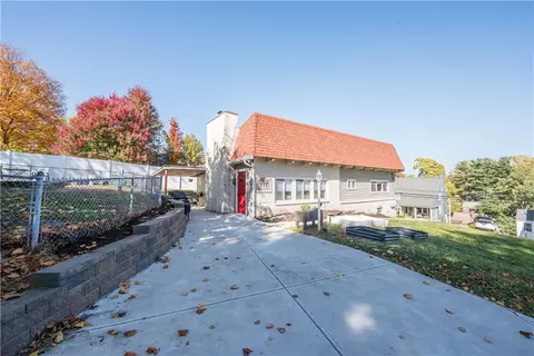 212 Orchard Park Dr, Bethel Park, PA 15102
