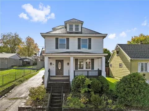 32 Wayne St, Uniontown, PA 15401