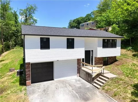 200 E White Oak Dr, Delmont, PA 15626