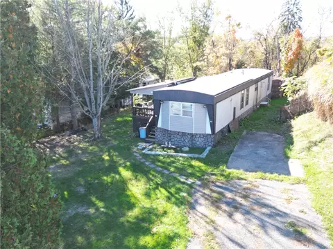 60 Carl Ave #2, Eighty Four, PA 15330