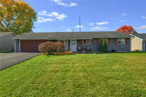 32 Robinhood Dr, Cranberry Township, PA 16066