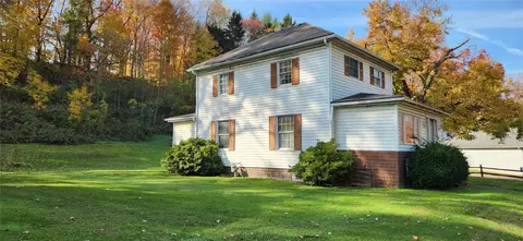 409 Portersville Rd, Ellwood City, PA 16117