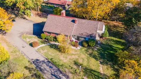 17 Leafy Ln, Pittsburgh, PA 15243