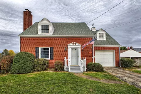 30 Seanor St, Jeannette, PA 15644
