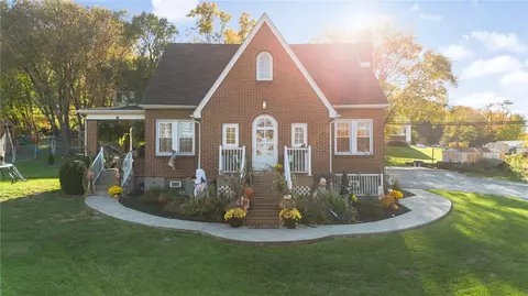 431 Huntingdon Rd, Yukon, PA 15698