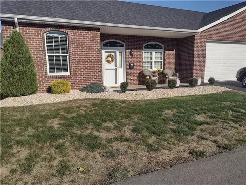 907 Valentina Ln, Lower Burrell, PA 15068