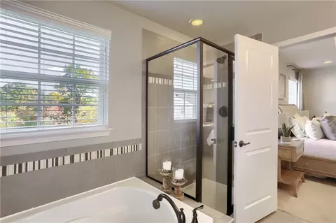Bath - 1204 Pointe View Dr, Mars, PA 16046 photo 3 of 6