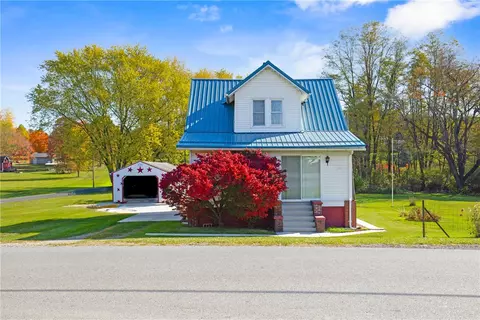 723 Maple Springs Rd, Hollsopple, PA 15935