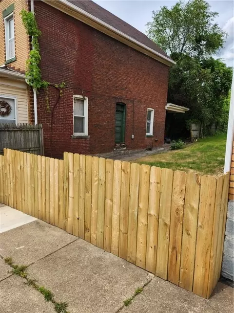 36 Chartiers Ave, Braddock, PA 15104 photo 2