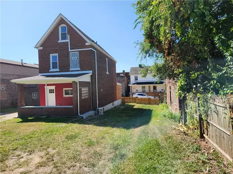 36 Chartiers Ave, Braddock, PA 15104 photo 3