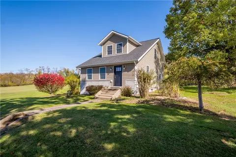 1050 Burgettstown Rd, Hickory, PA 15340