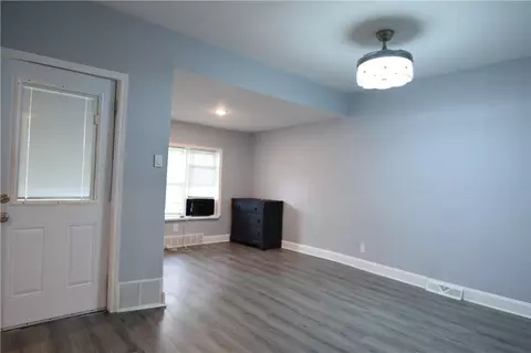 Living - 314 Longfellow, Vandergrift, PA 15690 photo 1 of 2