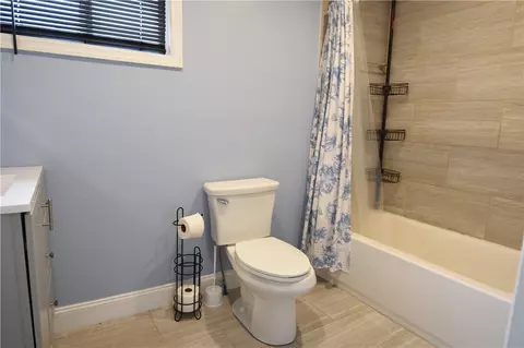 Bath - 314 Longfellow, Vandergrift, PA 15690 photo 1 of 1