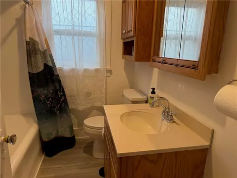 Bath - 223 Bryant St, Vandergrift, PA 15690 photo 1 of 3