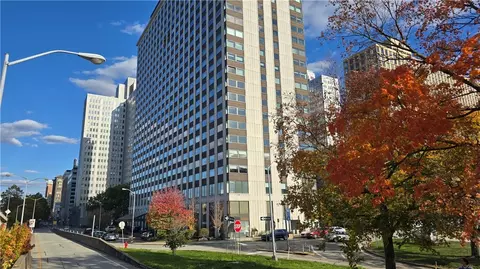 320 Fort Duquesne Blvd #4A, Pittsburgh, PA 15222