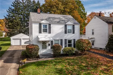 984 Bon Air Dr, Sharon, PA 16146