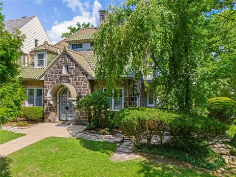 5391 Northumberland St, Pittsburgh, PA 15217