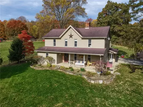 321 Robinwood Farm Ln, Edinburg, PA 16116