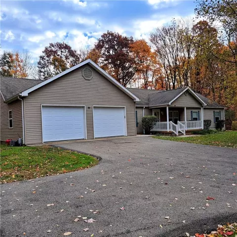 7224 Country Club Rd, Butler, PA 16001