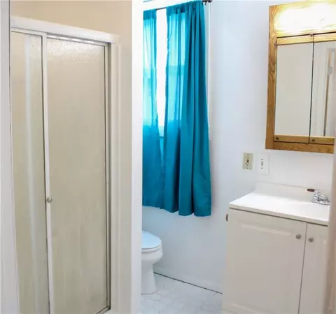 Bath - 621 Maple St, Irwin, PA 15642 photo 2 of 2