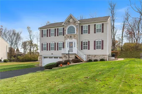 305 Red Fox Ct, Baden, PA 15005
