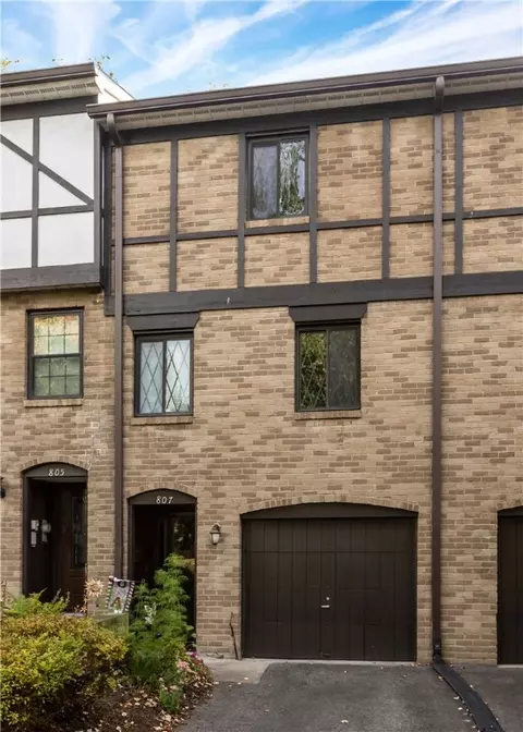 807 Newton Sq, Coraopolis, PA 15108