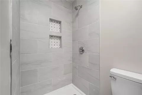 Bath - 2706 Front St, Monaca, PA 15061 photo 2 of 3